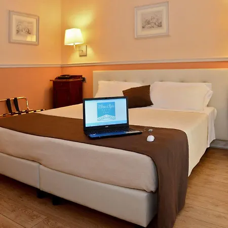 Ponte Di Rialto Hotel 4*