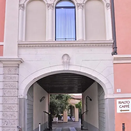 Ponte Di Rialto Hotel 4*